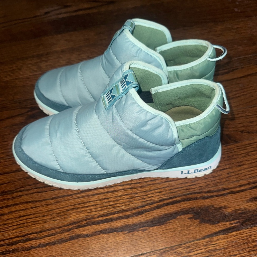 L.L. Bean Womens Light Blue Quilted Slippers